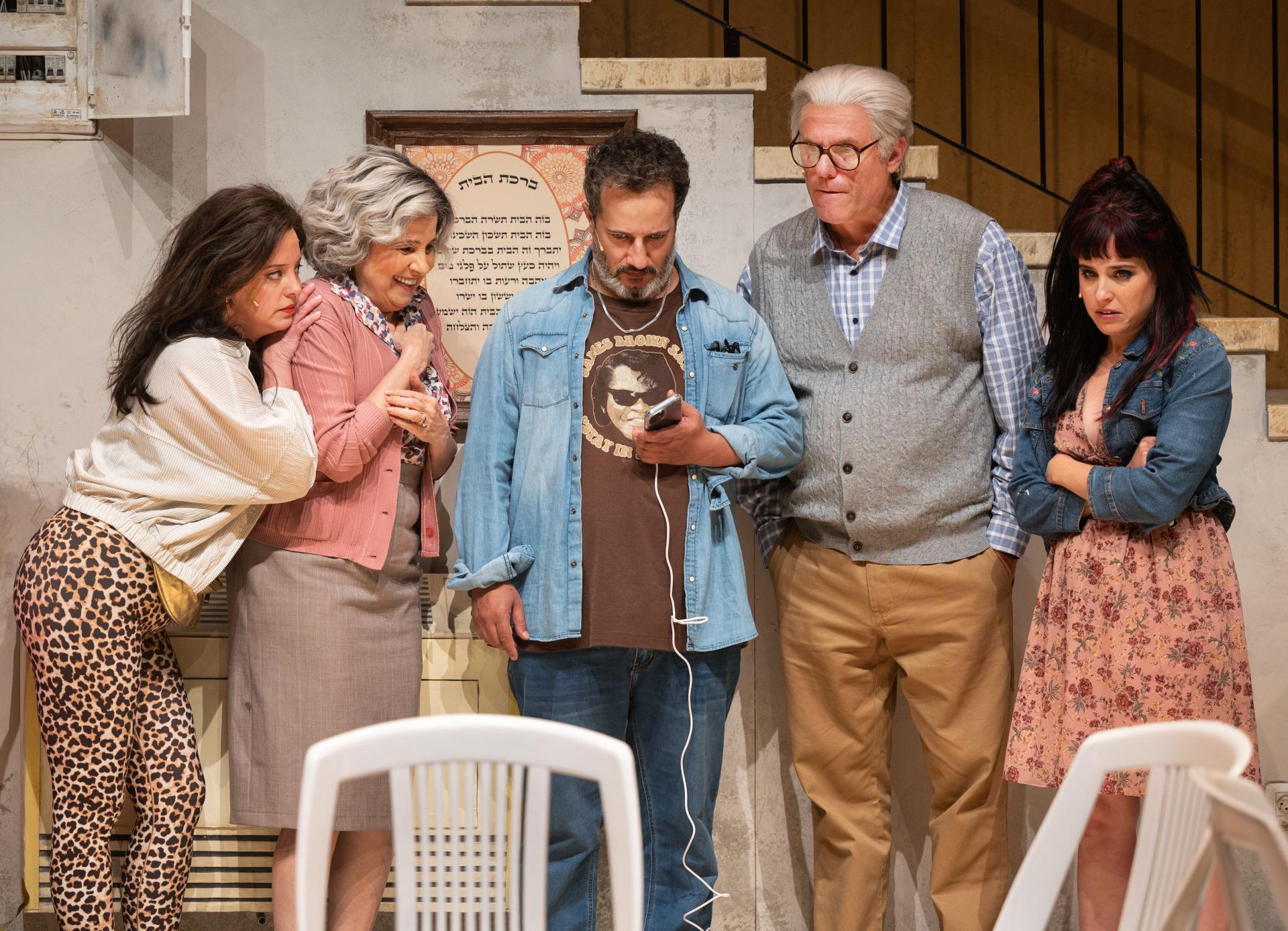 צילום של כל שחקני ההצגה 